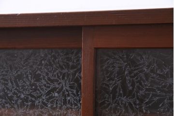 レトロ家具　和製アンティーク　昭和初期　小振り　結霜ガラス　上品さが感じられるレトロな収納棚(戸棚、食器棚)