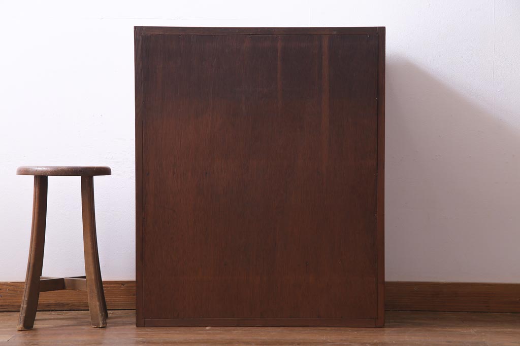 レトロ家具　和製アンティーク　昭和初期　小振り　結霜ガラス　上品さが感じられるレトロな収納棚(戸棚、食器棚)