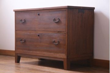 アンティーク家具　昭和初期　前面桐材　リメイク　素朴な味わいの脚付箪笥リビングボード(ローボード、和タンス、引き出し、桐箪笥、桐たんす)