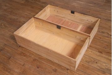 アンティーク家具　昭和初期　前面桐材　リメイク　素朴な味わいの脚付箪笥リビングボード(ローボード、和タンス、引き出し、桐箪笥、桐たんす)