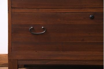 アンティーク家具　昭和初期　前面桐材　リメイク　素朴な味わいの脚付箪笥リビングボード(ローボード、和タンス、引き出し、桐箪笥、桐たんす)