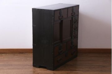 アンティーク家具　和製アンティーク　前面ケヤキ材　漆塗り　丸い金具が目を引く帳箪笥(手許箪笥、戸棚、和タンス)