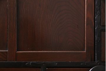 アンティーク家具　和製アンティーク　前面ケヤキ材　漆塗り　丸い金具が目を引く帳箪笥(手許箪笥、戸棚、和タンス)