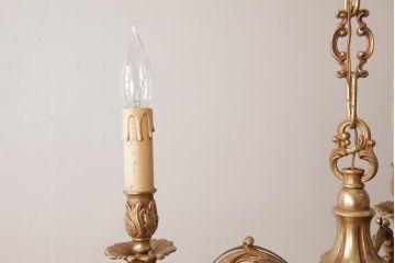 フランスビンテージ　真鍮の細かな装飾が目を引くシャンデリア(3灯、天井照明、吊り下げ照明)(R-034208)