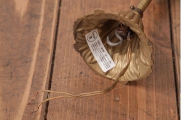 フランスビンテージ　真鍮の細かな装飾が目を引くシャンデリア(3灯、天井照明、吊り下げ照明)(R-034208)