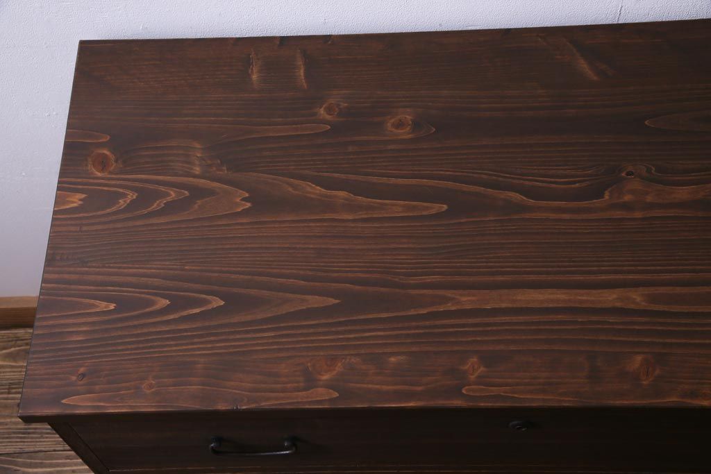 アンティーク家具　昭和初期　前面桐材　鉄脚付リメイク　すっきりとした取っ手の箪笥リビングボード・3段(チェスト、和タンス、桐箪笥、桐たんす)