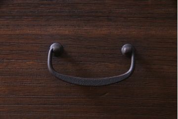 アンティーク家具　昭和初期　前面桐材　鉄脚付リメイク　すっきりとした取っ手の箪笥リビングボード・3段(チェスト、和タンス、桐箪笥、桐たんす)