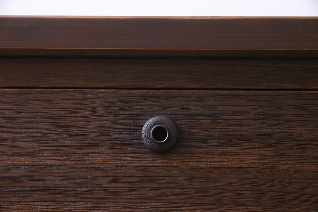 アンティーク家具　昭和初期　前面桐材　鉄脚付リメイク　すっきりとした取っ手の箪笥リビングボード・3段(チェスト、和タンス、桐箪笥、桐たんす)