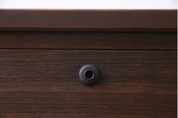 アンティーク家具　昭和初期　前面桐材　鉄脚付リメイク　すっきりとした取っ手の箪笥リビングボード・3段(チェスト、和タンス、桐箪笥、桐たんす)