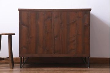 アンティーク家具　昭和初期　前面桐材　鉄脚付リメイク　すっきりとした取っ手の箪笥リビングボード・3段(チェスト、和タンス、桐箪笥、桐たんす)