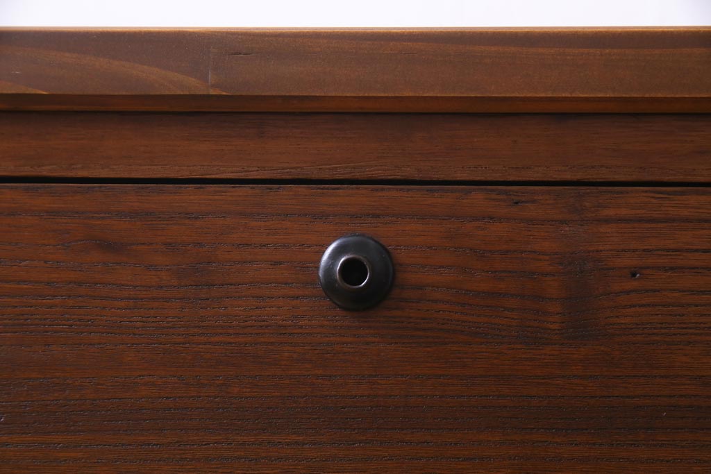 アンティーク家具　昭和初期　前面桐材　リメイク　素朴な味わいの脚付箪笥リビングボード・3段(ローボード、和タンス、引き出し、桐箪笥、桐たんす)