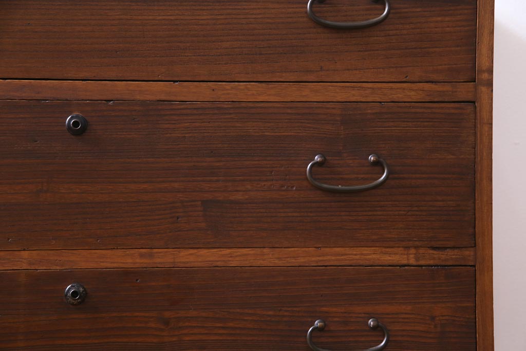 アンティーク家具　昭和初期　前面桐材　リメイク　素朴な味わいの脚付箪笥リビングボード・3段(ローボード、和タンス、引き出し、桐箪笥、桐たんす)