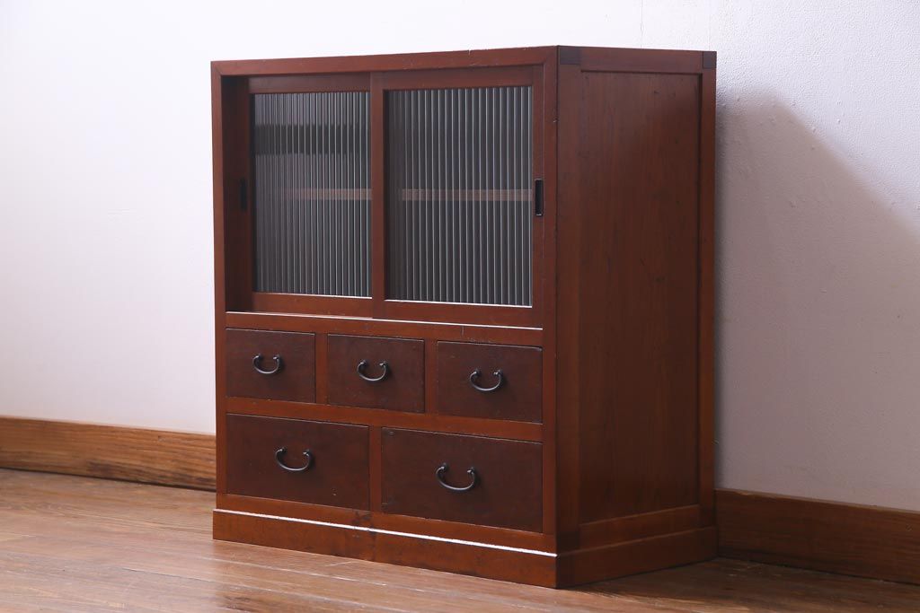 レトロ家具　和製アンティーク　ヒノキ材　コンパクトにまとまったレトロな戸棚(収納棚)