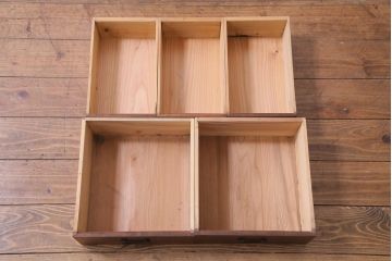 レトロ家具　和製アンティーク　ヒノキ材　コンパクトにまとまったレトロな戸棚(収納棚)