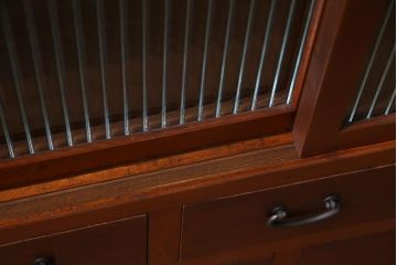 レトロ家具　和製アンティーク　ヒノキ材　コンパクトにまとまったレトロな戸棚(収納棚)