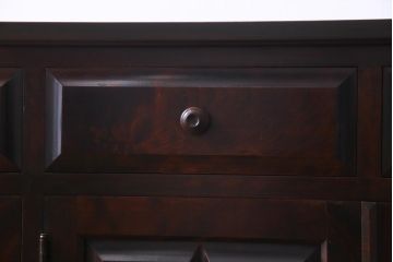 中古　北海道民芸家具　天板樺無垢材　使いやすいサイズへと生まれ変わったシックなリメイクサイドボード(食器棚、収納棚)(1)