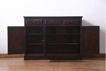 中古　北海道民芸家具　天板樺無垢材　使いやすいサイズへと生まれ変わったシックなリメイクサイドボード(食器棚、収納棚)(1)