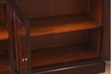 中古　北海道民芸家具　天板樺無垢材　使いやすいサイズへと生まれ変わったシックなリメイクサイドボード(食器棚、収納棚)(1)