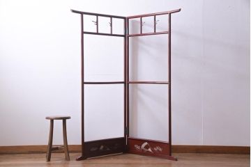 アンティーク雑貨　昭和中期　漆塗り　フック付き　扇の模様が和の雰囲気を引き立てる二つ折り衣桁