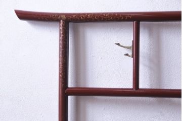 アンティーク雑貨　昭和中期　漆塗り　フック付き　扇の模様が和の雰囲気を引き立てる二つ折り衣桁
