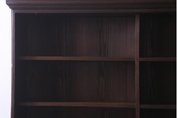 アンティーク家具　和製アンティーク　三方栗材　渋い色合いの大振りな薄型重ね戸棚(収納棚、食器棚)