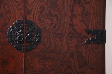 アンティーク雑貨　中古　伝統民芸家具　岩谷堂箪笥　当店リメイク　表情豊かな杢目が目を引く収納棚(キャビネット)(R-034223)
