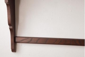 アンティーク家具　イギリスアンティーク　オーク材　上品なデザインのフック付きウォールシェルフ(ウォールラック、壁掛け棚)