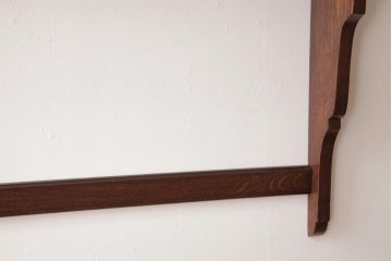 アンティーク家具　イギリスアンティーク　オーク材　上品なデザインのフック付きウォールシェルフ(ウォールラック、壁掛け棚)