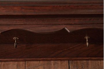 アンティーク家具　イギリスアンティーク　オーク材　上品なデザインのフック付きウォールシェルフ(ウォールラック、壁掛け棚)