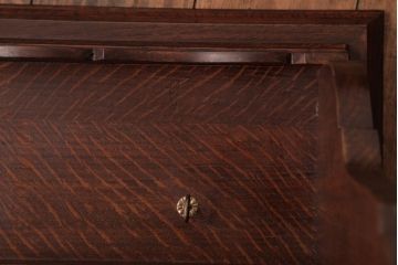 アンティーク家具　イギリスアンティーク　オーク材　上品なデザインのフック付きウォールシェルフ(ウォールラック、壁掛け棚)