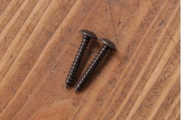 アンティーク家具　イギリスアンティーク　オーク材　上品なデザインのフック付きウォールシェルフ(ウォールラック、壁掛け棚)