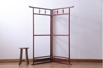 アンティーク雑貨　昭和初期　二つ折り　フック付　赤みがかった色合いが上品な衣桁(ハンガーラック、着物掛け)