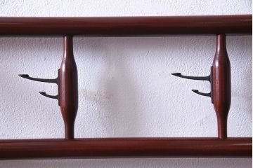 アンティーク雑貨　昭和初期　二つ折り　フック付　赤みがかった色合いが上品な衣桁(ハンガーラック、着物掛け)