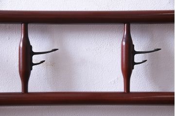 アンティーク雑貨　昭和初期　二つ折り　フック付　赤みがかった色合いが上品な衣桁(ハンガーラック、着物掛け)