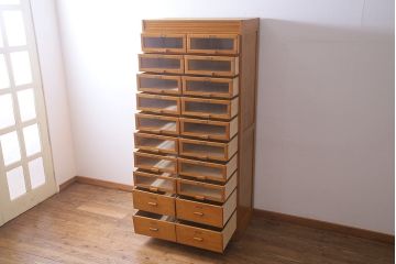 ヴィンテージ家具　イギリスビンテージ　レトロな風合いが温かみを感じるシャツケース(引き出し、収納棚)