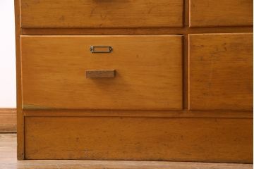 ヴィンテージ家具　イギリスビンテージ　レトロな風合いが温かみを感じるシャツケース(引き出し、収納棚)