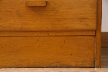 ヴィンテージ家具　イギリスビンテージ　レトロな風合いが温かみを感じるシャツケース(引き出し、収納棚)