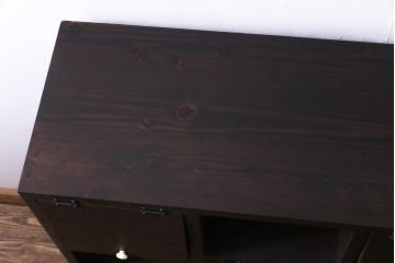 ラフジュ工房オリジナル　白い取っ手がレトロで可愛らしいパタパタ扉のマス目棚(収納棚、下駄箱)