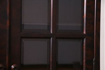 リメイク　北海道民芸家具　品のある佇まいがお洒落なキャビネット(食器棚、飾り棚、収納棚)