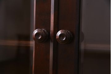 リメイク　北海道民芸家具　品のある佇まいがお洒落なキャビネット(食器棚、飾り棚、収納棚)