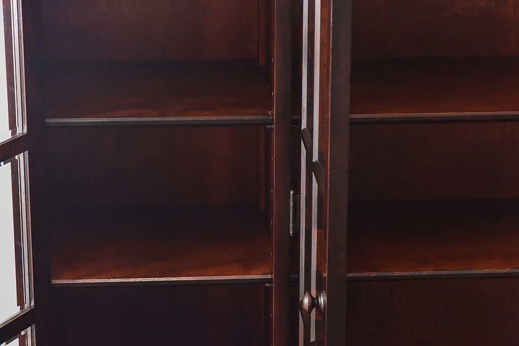 リメイク　北海道民芸家具　脚付き　品のある佇まいがお洒落なキャビネット(食器棚、飾り棚、収納棚)