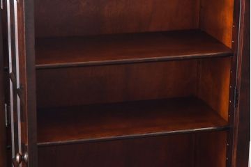 リメイク　北海道民芸家具　脚付き　品のある佇まいがお洒落なキャビネット(食器棚、飾り棚、収納棚)