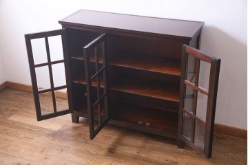 リメイク　北海道民芸家具　脚付き　品のある佇まいがお洒落なキャビネット(食器棚、飾り棚、収納棚)