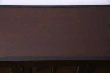 リメイク　北海道民芸家具　脚付き　品のある佇まいがお洒落なキャビネット(食器棚、飾り棚、収納棚)