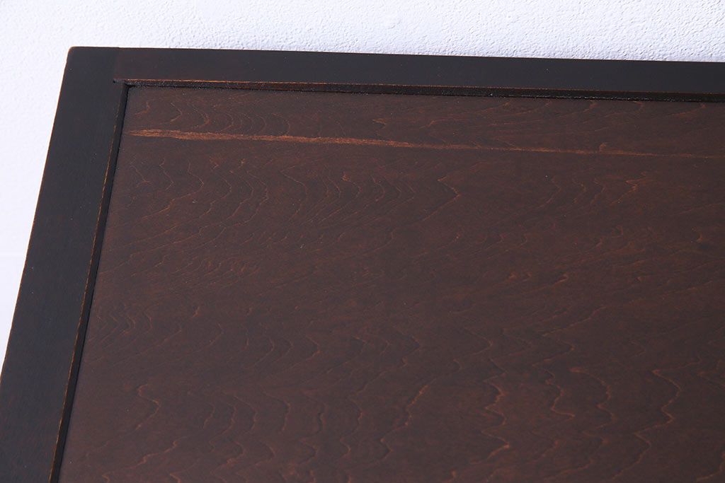 リメイク　北海道民芸家具　脚付き　品のある佇まいがお洒落なキャビネット(食器棚、飾り棚、収納棚)