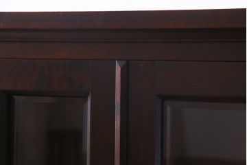 リメイク　北海道民芸家具　脚付き　品のある佇まいがお洒落なキャビネット(食器棚、飾り棚、収納棚)