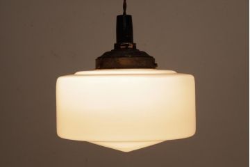 昭和レトロ　戦前　シンプルな乳白ガラスのペンダントライト(吊り下げ照明、天井照明)