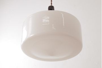昭和レトロ　戦前　シンプルな乳白ガラスのペンダントライト(吊り下げ照明、天井照明)
