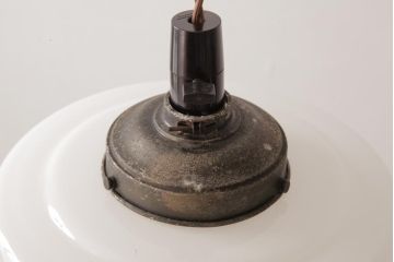 昭和レトロ　戦前　シンプルな乳白ガラスのペンダントライト(吊り下げ照明、天井照明)