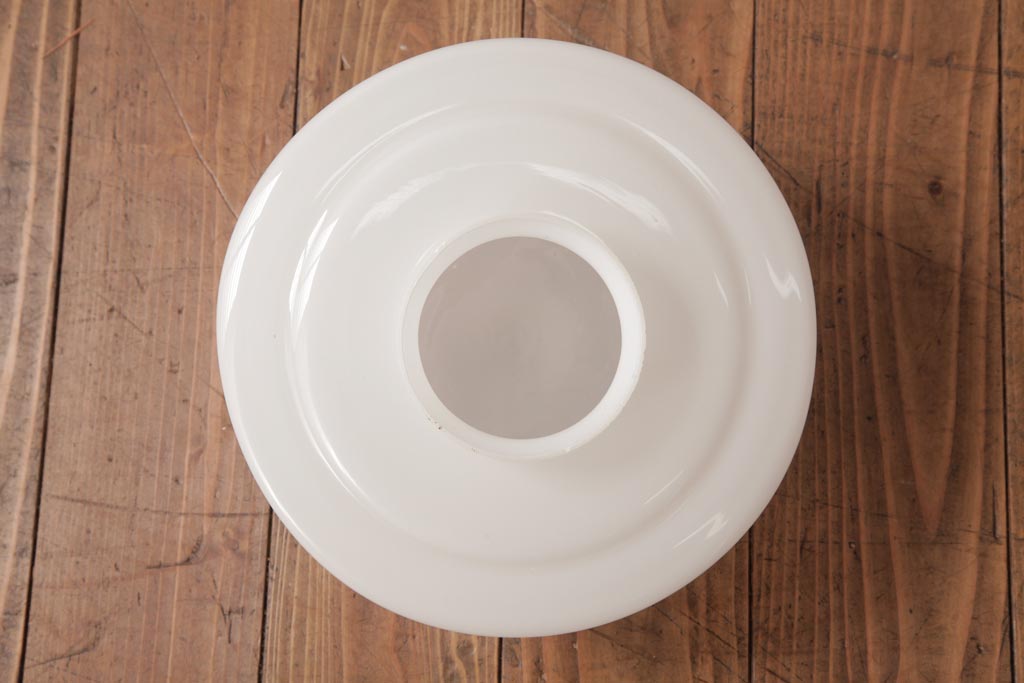 昭和レトロ　戦前　シンプルな乳白ガラスのペンダントライト(吊り下げ照明、天井照明)